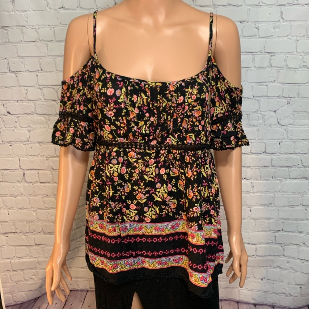 Francesca’s Exposed shoulder foral top alya size xs boho